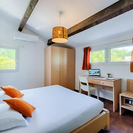 Zenitude Hôtel-résidences La Napoule Village 3*