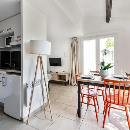 Zenitude Hôtel-résidences La Napoule Village 3*
